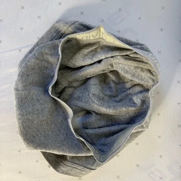 Calvin Klein - Picture 3 of 4